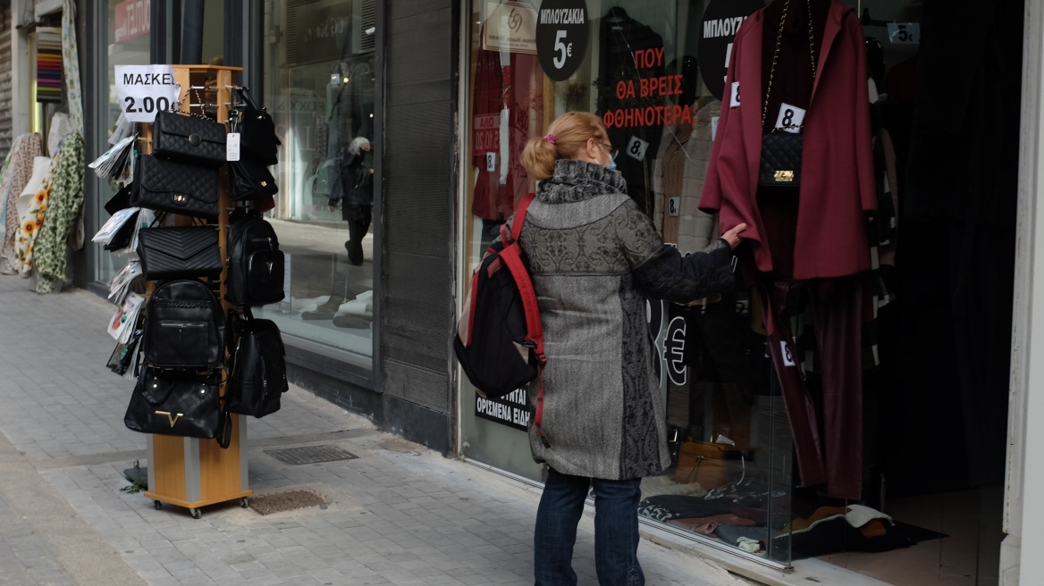 Αντιδρούν οι έμποροι για τα μέτρα: Η Αττική στο «κόκκινο» και η αγορά στα «μαύρα»