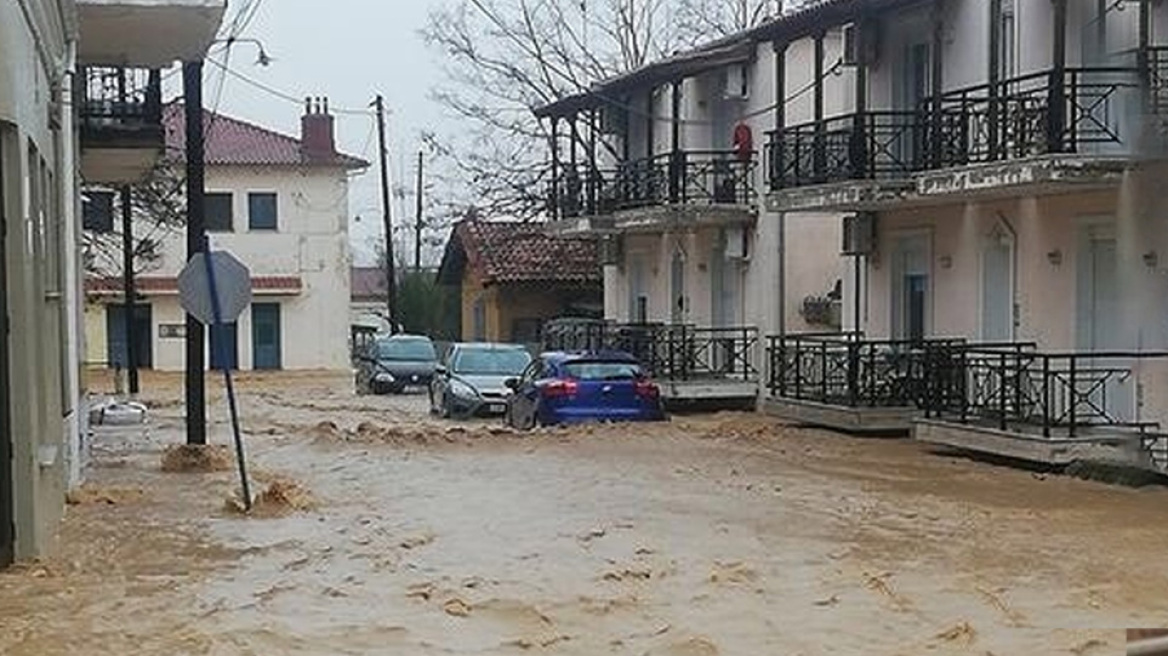 Κακοκαιρία - Έβρος: Απεγκλωβίστηκαν οι μαθητές -  «Μέσα σε 10 λεπτά όλα μετατράπηκαν σε ποτάμι» 