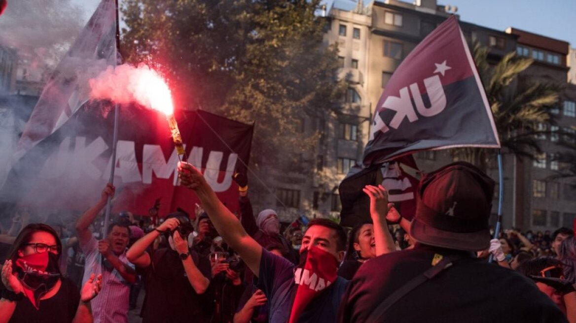 Χιλή: Αστυνομικός σκότωσε καλλιτέχνη του δρόμου - Ξέσπασαν βίαια επεισόδια