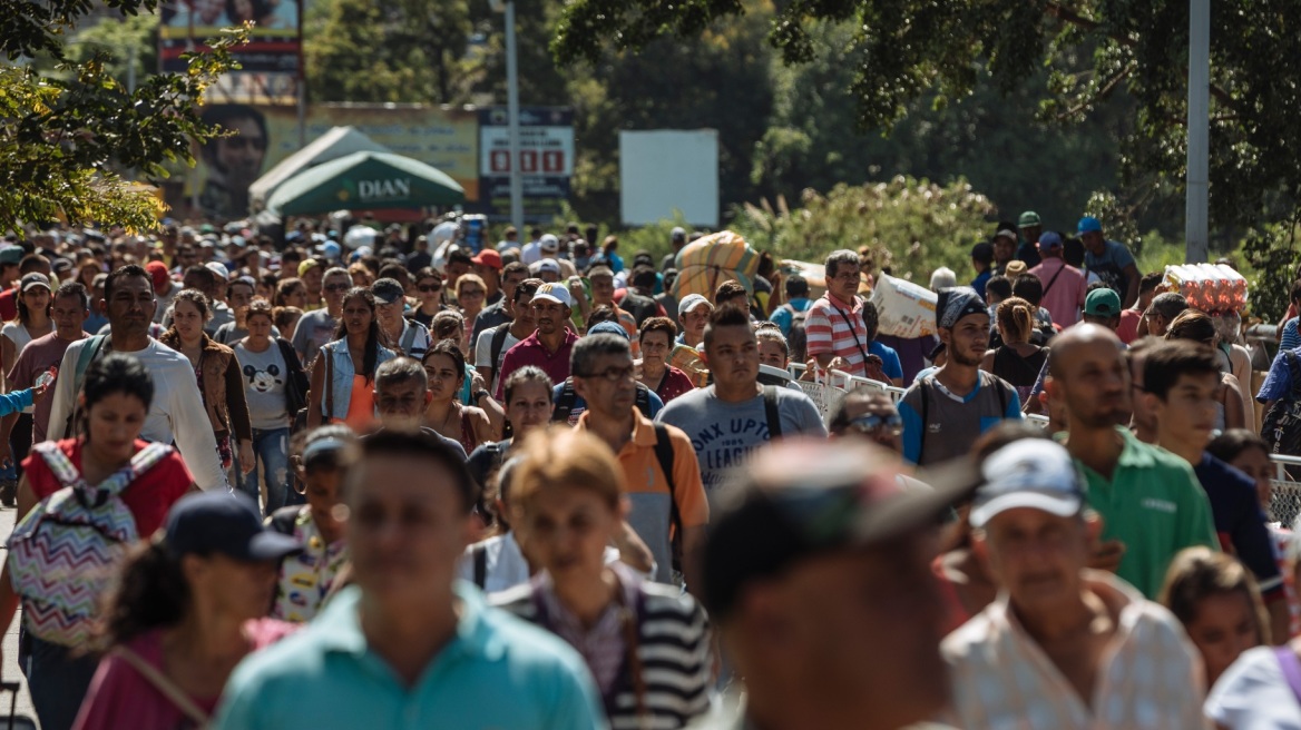 H Κολομβία χορηγεί καθεστώς προστασίας σε 1 εκατομμύριο Βενεζουελάνους