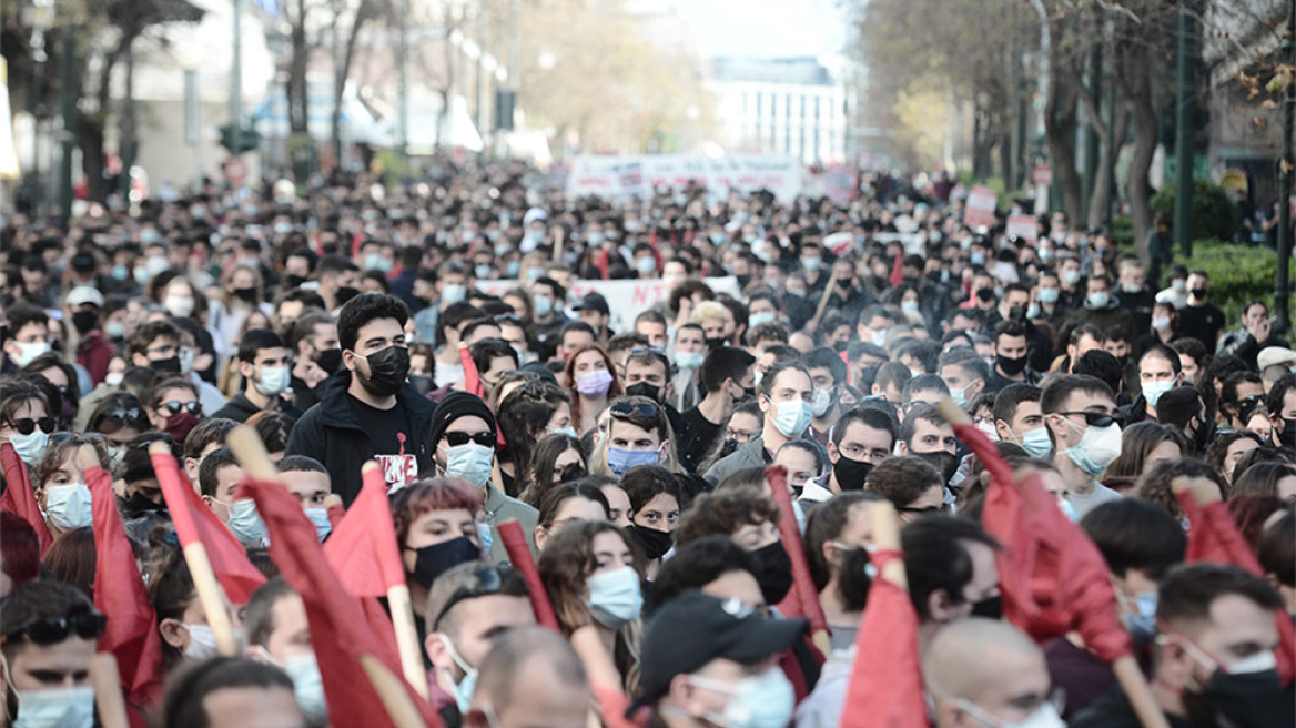 Πανεκπαιδευτικό συλλαλητήριο στα Προπύλαια: Κλειστοί δρόμοι στο κέντρο