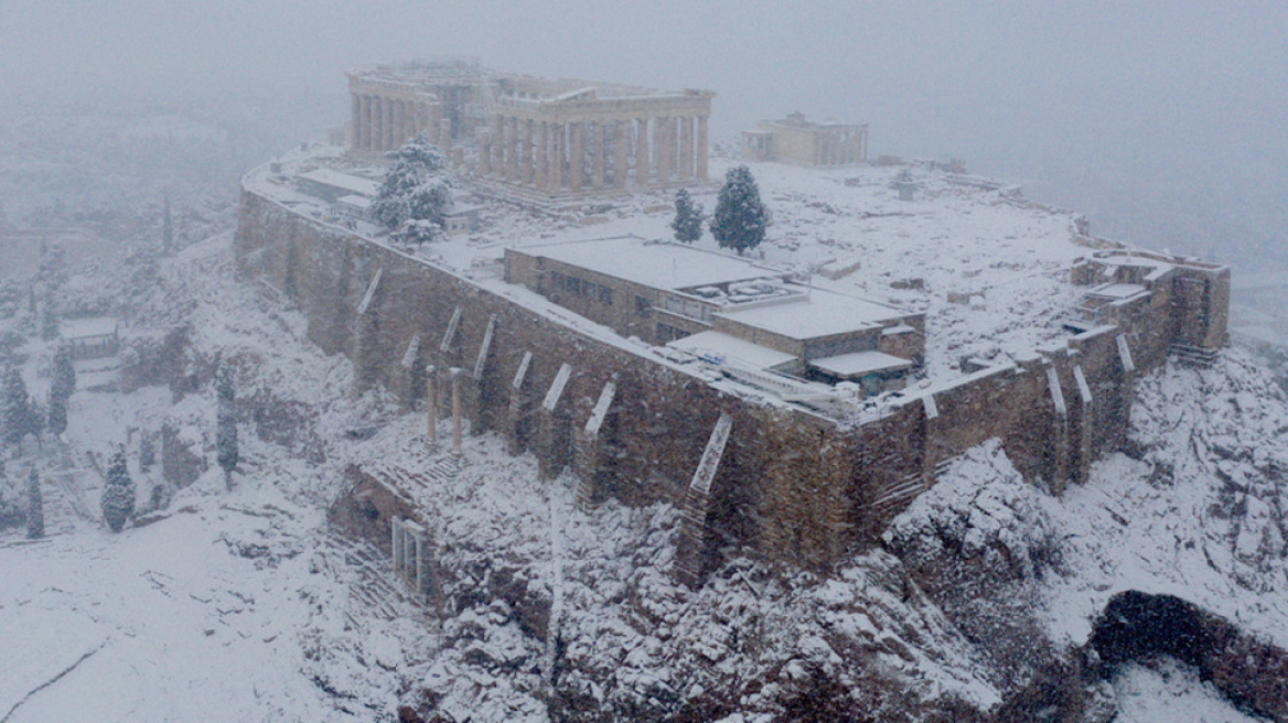 Χιόνια στην Αττική: Δύσκολες οι μετακινήσεις - Πού υπάρχουν προβλήματα