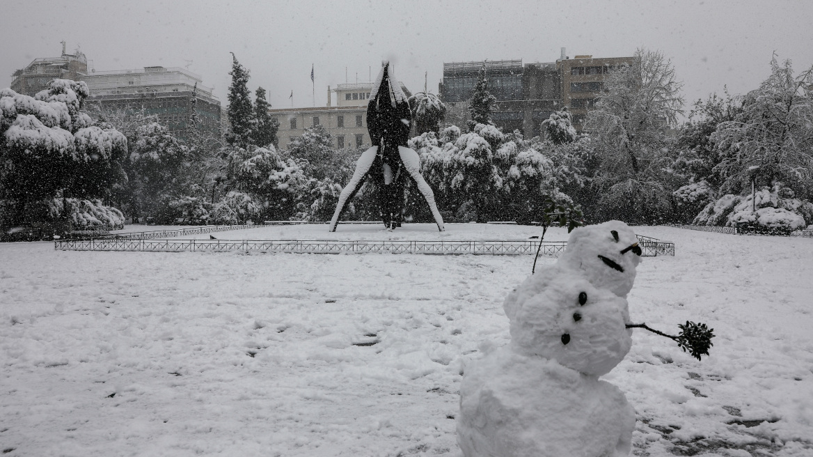 Κακοκαιρία Μήδεια: Τι ισχύει για τους εργαζόμενους που δεν μπορούν να πάνε στη δουλειά λόγω χιονιού