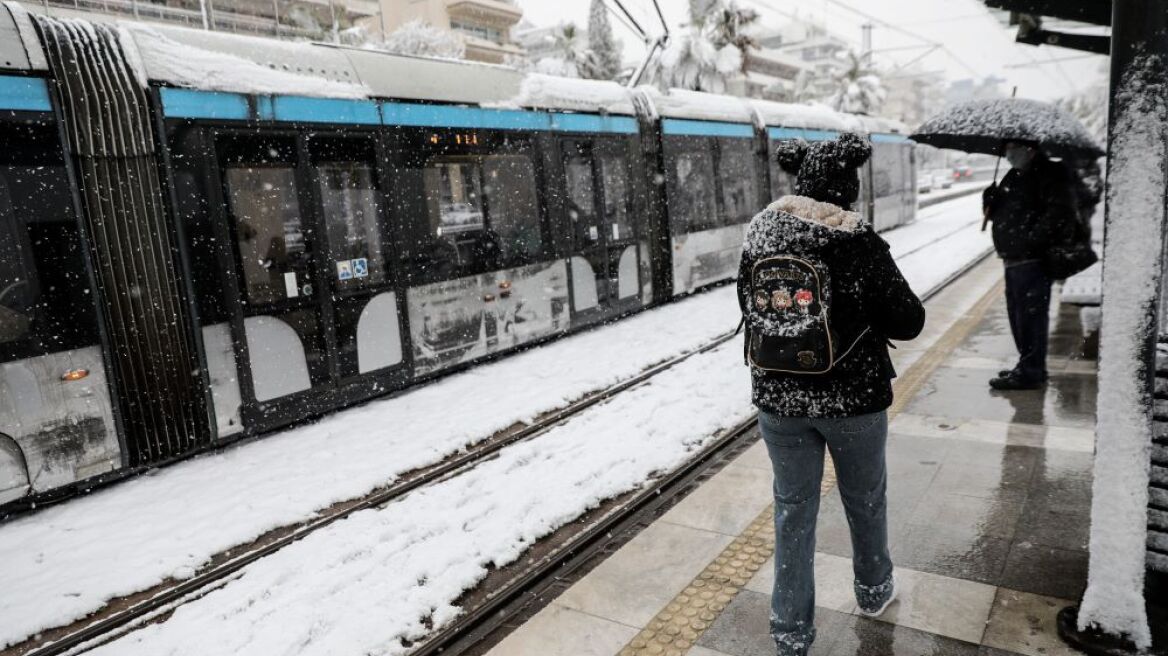  Κακοκαιρία «Μήδεια»: Κανονικά λειτουργεί το τραμ και το μετρό στην Αττική - Ποια δρομολόγια εκτελούνται