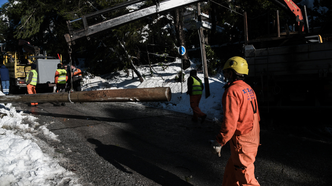 Κακοκαιρία Μήδεια: Mάχη για να πάει το ρεύμα στα τελευταία 4.000 σπίτια