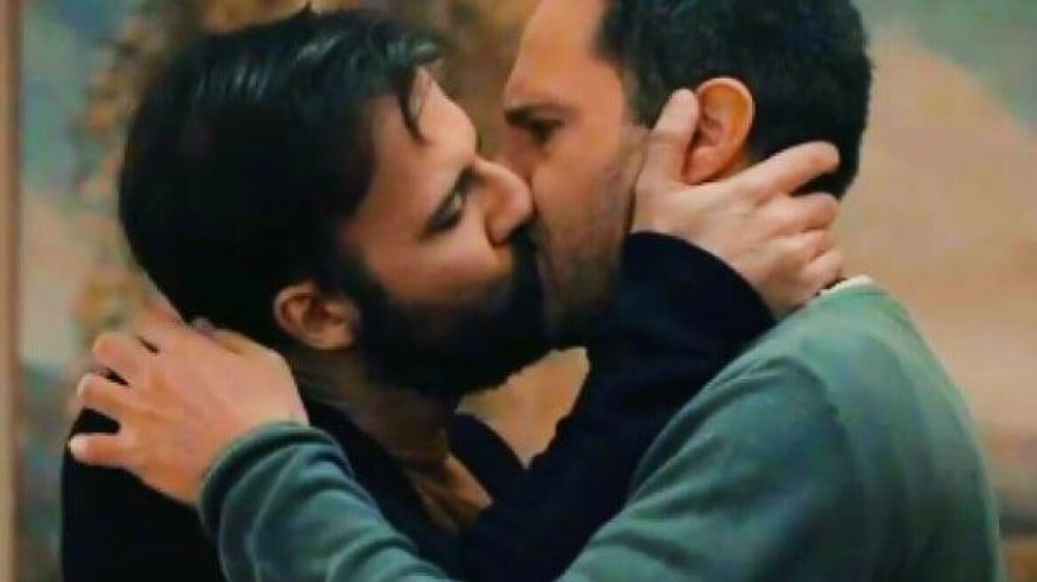 Το gay φιλί σε σειρά της κρατικής τηλεόρασης της Κύπρου και οι αντιδράσεις - Βίντεο