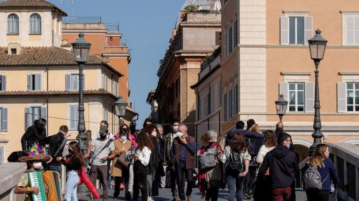 Ιταλία: Πολυκοσμία ξανά σε κεντρικές περιοχές των πόλεων - Οι αρχές έκλεισαν εμπορικές οδούς