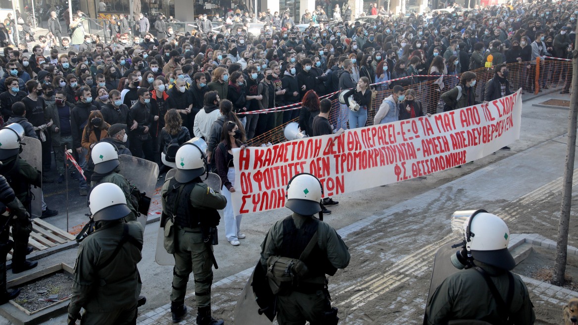 Ανακοίνωση ΑΠΘ για κατάληψη και επεισόδια: Οι μισοί συλληφθέντες είναι εξωπανεπιστημιακοί