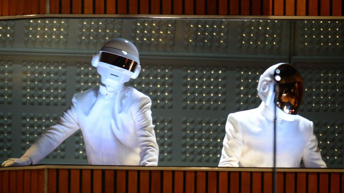 Οι Daft Punk αποκαλύπτουν τα πρόσωπά τους έπειτα από 28 χρόνια