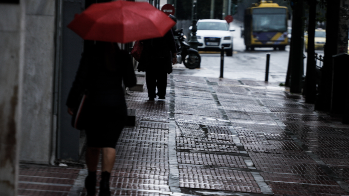 Καιρός: Κυριακή με βροχές και πτώση της θερμοκρασίας