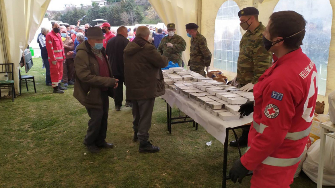 Σεισμός στη Θεσσαλία: Στο πλευρό των κατοίκων οι Ένοπλες Δυνάμεις