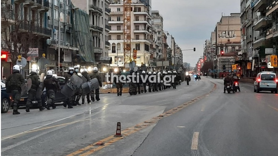 Θεσσαλονίκη: Σε αστυνομικό κλοιό ξανά το ΑΠΘ - Πορεία για τον Κουφοντίνα στο κέντρο της πόλης (βίντεο)