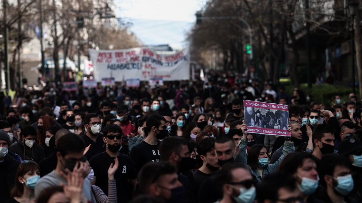 Βασιλακόπουλος για έκρηξη κρουσμάτων: Κάθε μέρα εντείνουμε το πρόβλημα με μια διαδήλωση