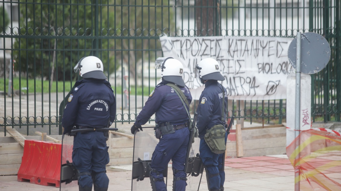 Θεσσαλονίκη: Βόμβες μολότοφ εντόπισε η αστυνομία στο ΑΠΘ