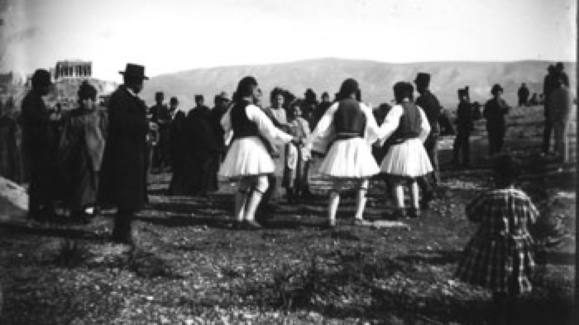 Γιορτάζοντας την Καθαρά Δευτέρα το 1902...