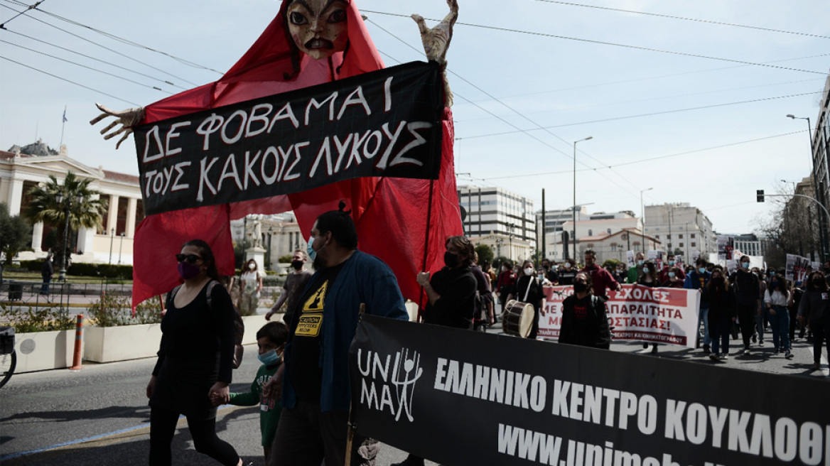 Πορεία καλλιτεχνών στο κέντρο της Αθήνας