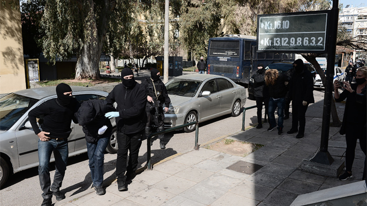 Νέα Σμύρνη: «Δεν γνωρίζω, εάν έριξε τον αστυνομικό από το μηχανάκι», δηλώνει ο πρώην γαμπρός του «Ινδιάνου»