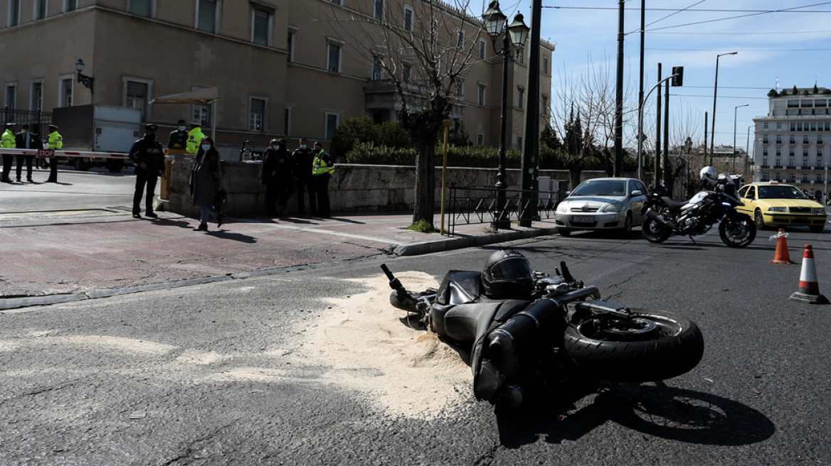 Αποκαλυπτικό βίντεο: Η στιγμή του τροχαίου δυστυχήματος έξω από τη Βουλή