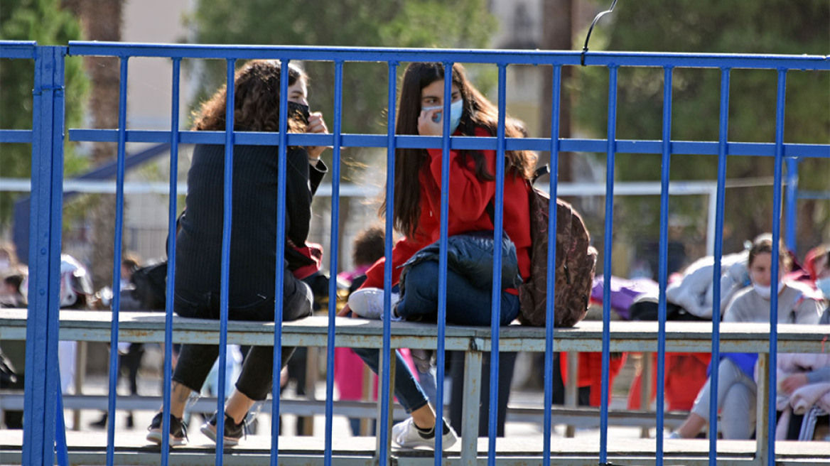 Πάει για παράταση το σχολικό έτος - Τον Ιούνιο με 25% μείωση της ύλης οι Πανελλαδικές