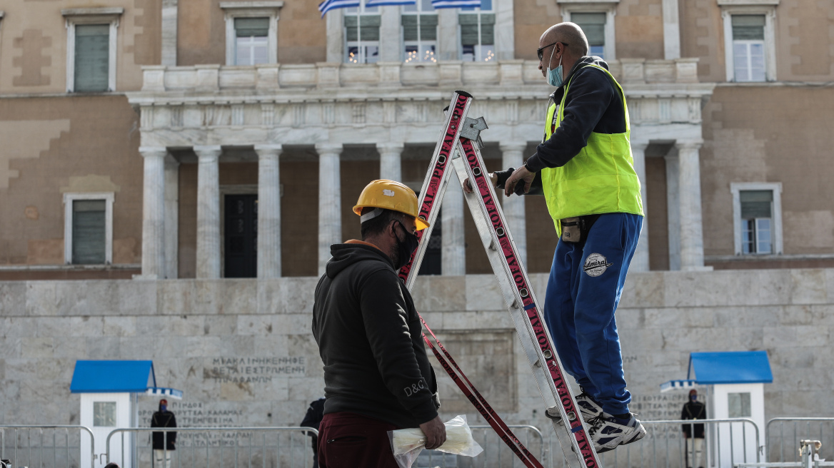 Παρέλαση 25ης Μαρτίου: Με ιστορικές σημαίες, έφιππο τμήμα, παραδοσιακές στολές και μαχητικά