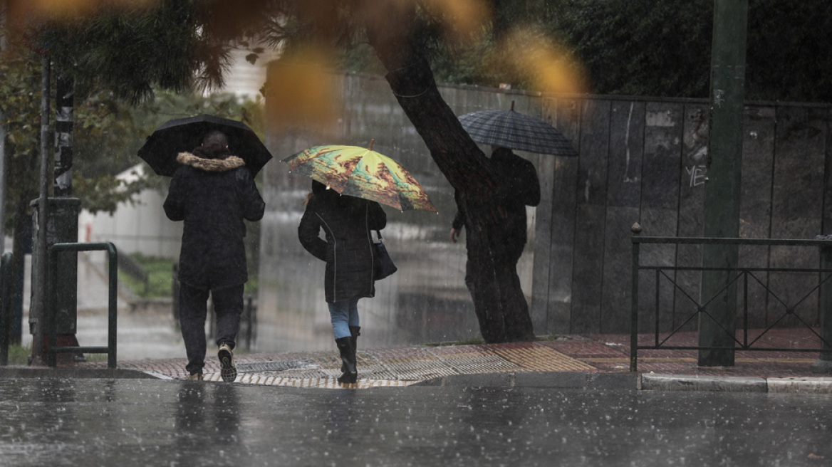 Καιρός: Αγριεύει περισσότερο την Τετάρτη - Καταιγίδες, χιόνια και πτώση της θερμοκρασίας