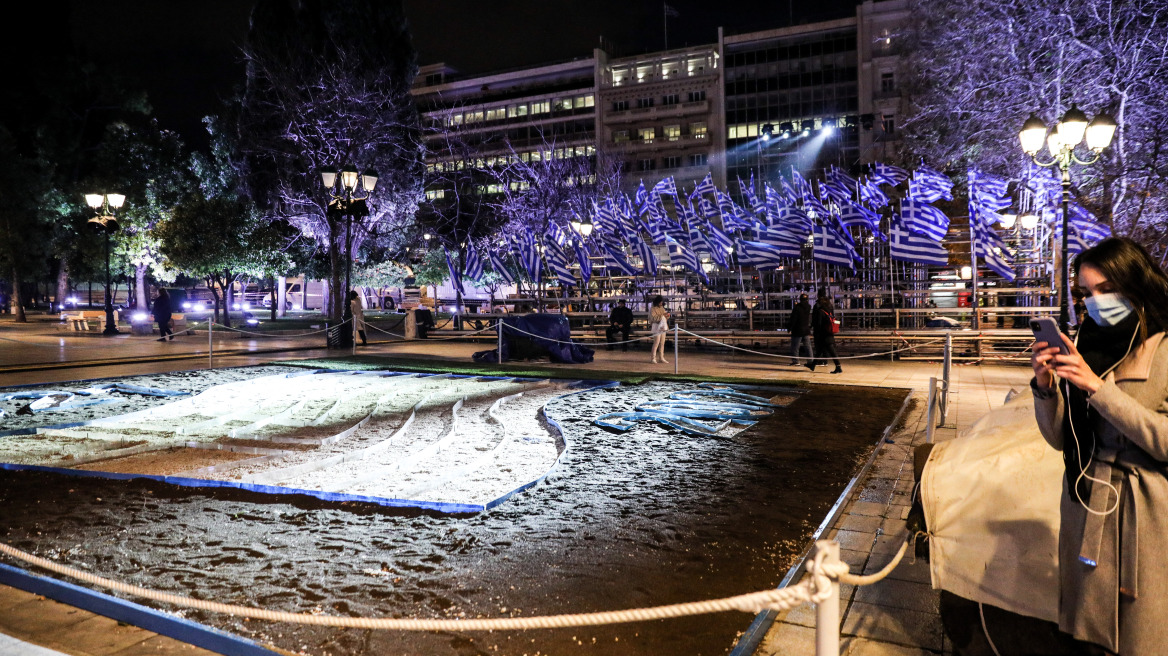 Στα γαλανόλευκα η Αθήνα για την 25η Μαρτίου: Τι θα δούμε στην παρέλαση - «Δρακόντεια» μέτρα ασφαλείας