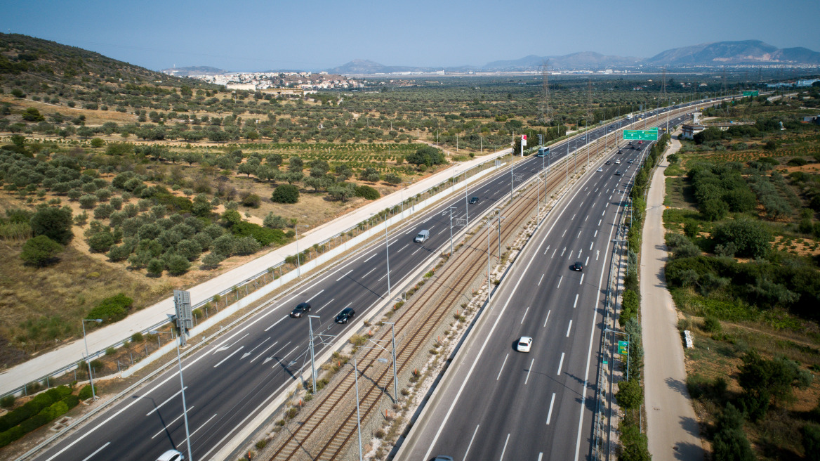 Κίνηση στους δρόμους - Τροχαίο: Καραμπόλα στην Αττική Οδό - Μποτιλιάρισμα στην έξοδο προς Λαμία