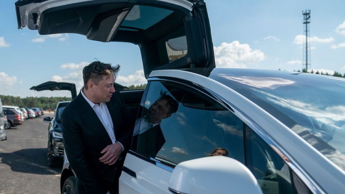 Έλον Μασκ: Τα ηλεκτρικά αυτοκίνητα της Tesla μπορούν να αγοραστούν και με bitcoin