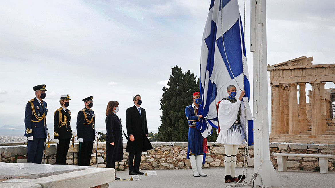 200 χρόνια από την Επανάσταση του 1821: Η έπαρση της σημαίας στον Ιερό Βράχο της Ακρόπολης