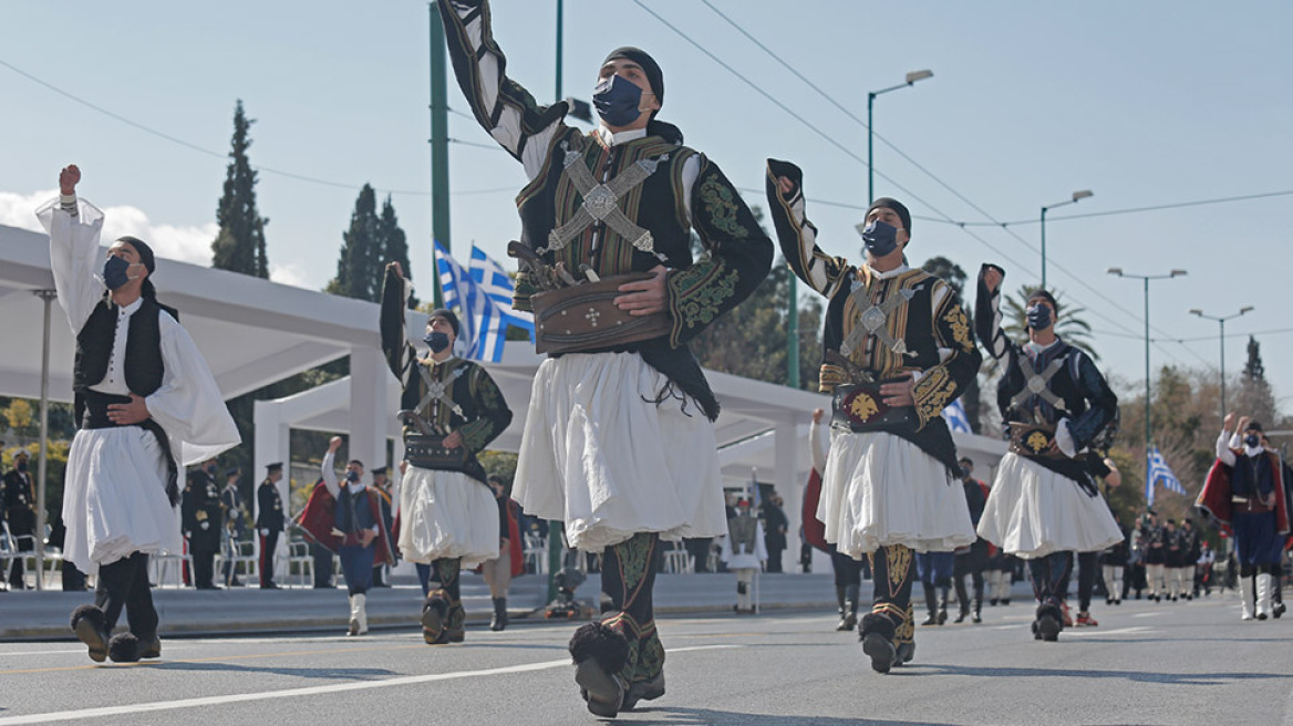 Εντυπωσίασε η μεγαλοπρεπής παρέλαση για τα 200 χρόνια από το 1821