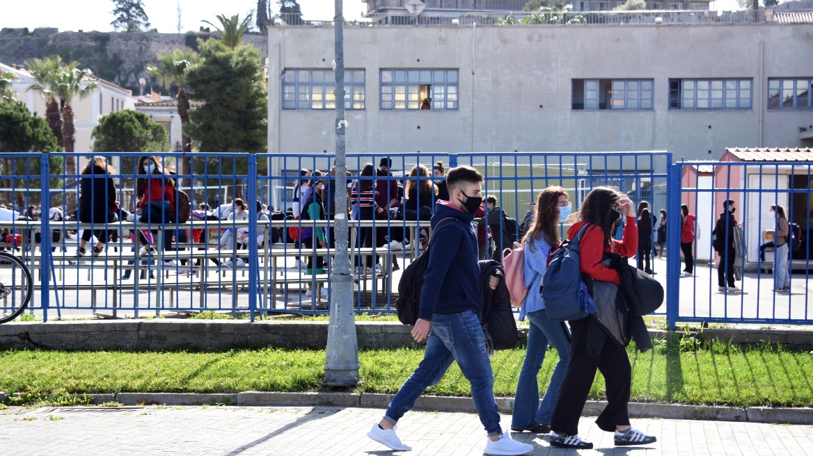 Πελώνη: Στα μέσα της εβδομάδας οι αποφάσεις για ελεγχόμενη επανεκκίνηση λιανεμπορίου - σχολείων