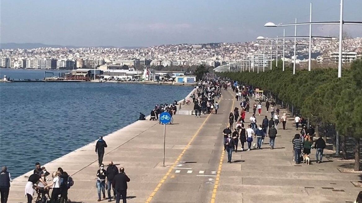 Βίντεο: Χιλιάδες Θεσσαλονικείς βγήκαν για βόλτα στη νέα παραλία