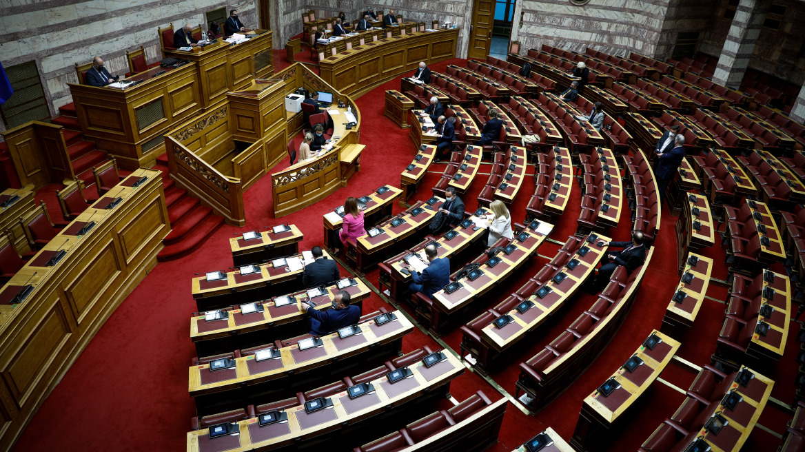 Σκληρή κόντρα στην Ολομέλεια της Βουλής - Αποφασίζει για προανακριτική κατά του Νίκου Παππά - Δείτε live 