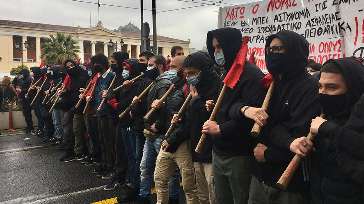 Πανεκπαιδευτικό συλλαλητήριο στα Προπύλαια - Ανοίγουν σταδιακά οι δρόμοι