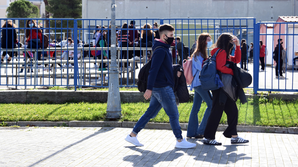 Επιστροφή  των μαθητών στα σχολεία με υποχρεωτικά self test 