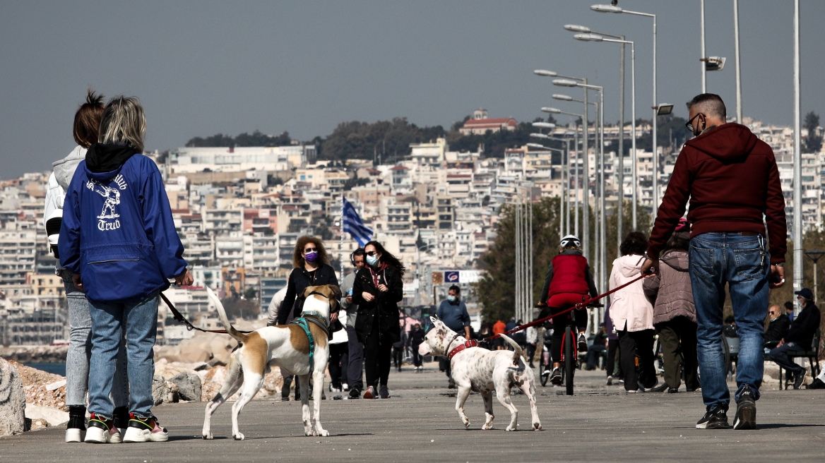 Καιρός: Ηλιοφάνεια αύριο με αραιές νεφώσεις