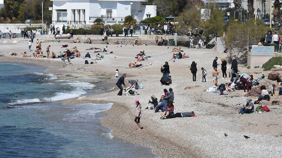 Φωτογραφίες: Σε παραλίες και πάρκα «ξεχύθηκαν» για μια... ανάσα οι πολίτες