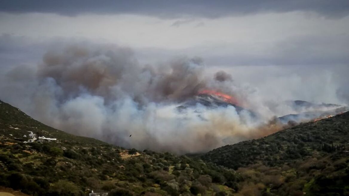 Άνδρος: Σε ύφεση η πυρκαγιά