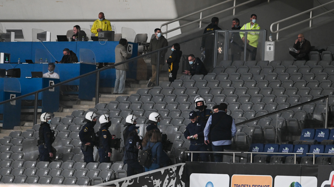 ΑΕΚ: Έντονες αποδοκιμασίες σε παίκτες και Χιμένεθ στο ημίχρονο του αγώνα με τον Ολυμπιακό