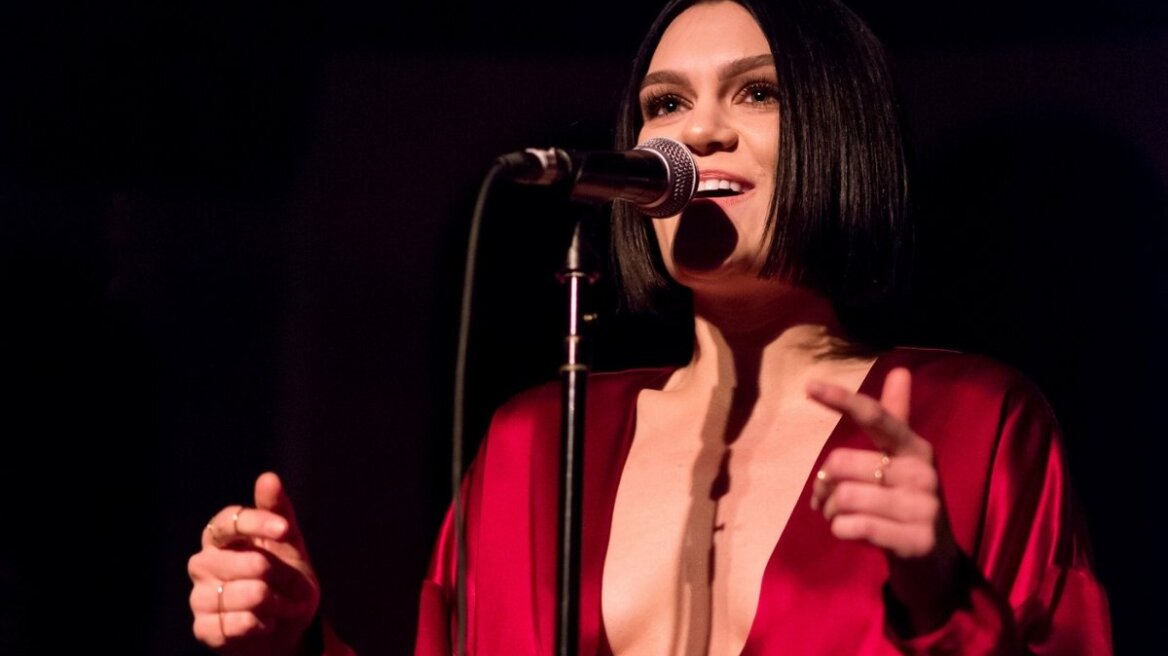 Η Jessie J γιόρτασε τα γενέθλιά της με μια... γυμνή φωτογραφία