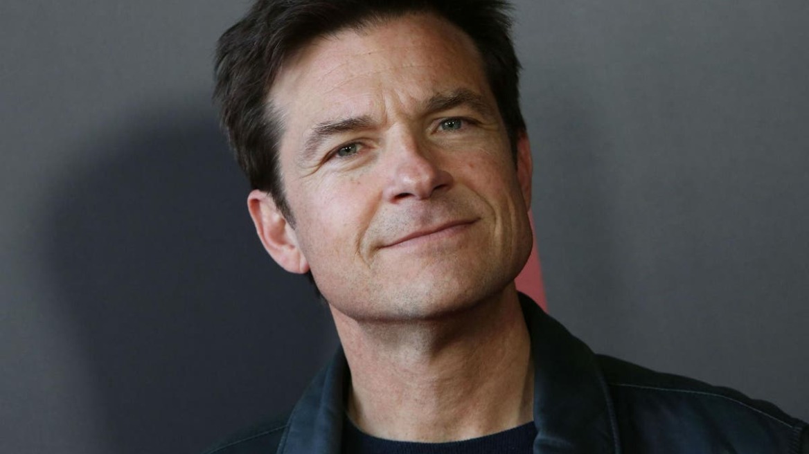 Jason Bateman: Αφιέρωσε το βραβείο του στο υγειονομικό προσωπικό που μάχεται κατά του Covid-19