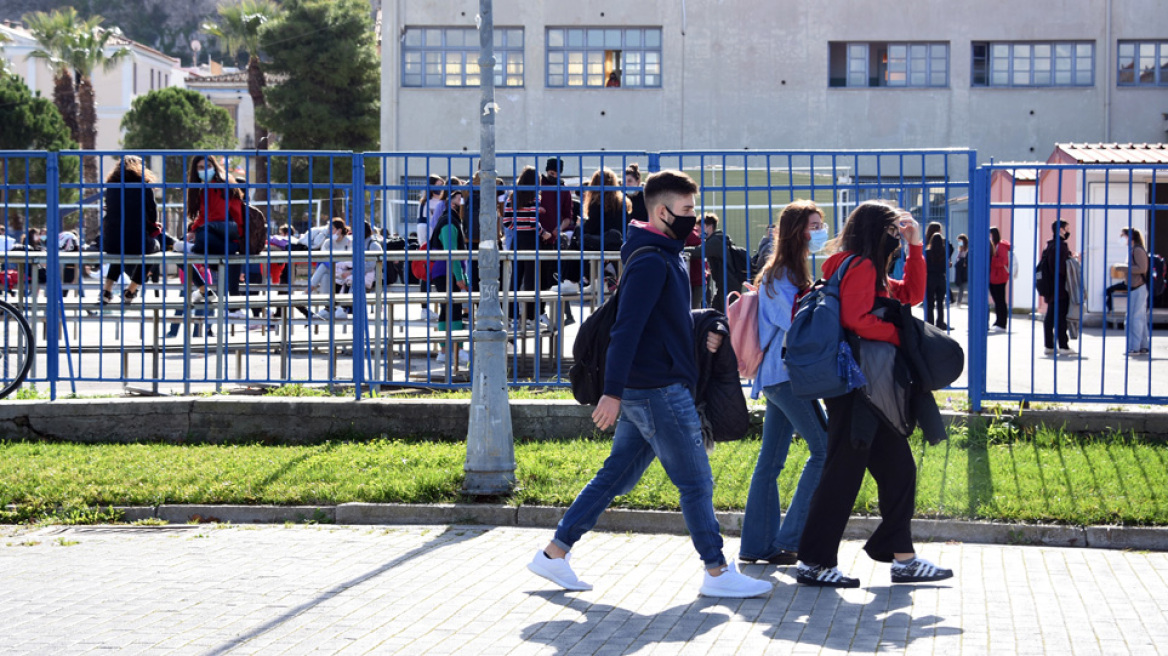 H επαναλειτουργία των Λυκείων μέσα από 15 ερωταπαντήσεις - Τι γίνεται αν το self test βγει θετικό