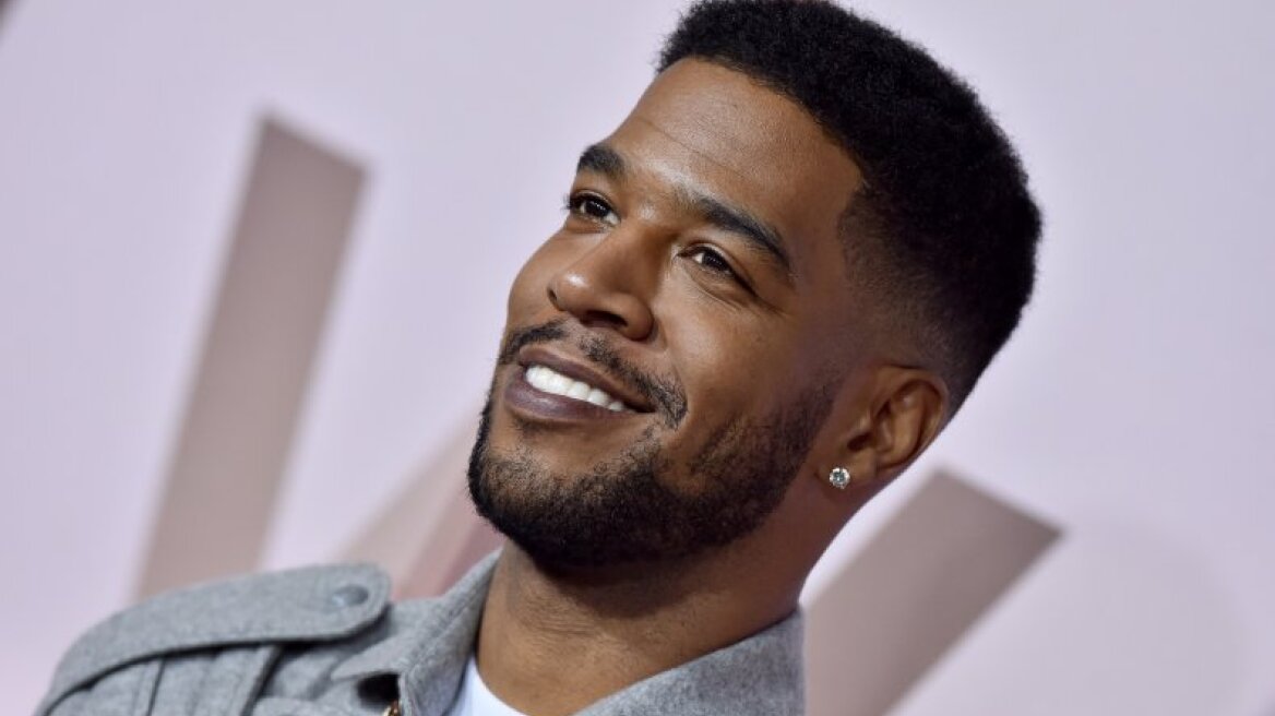 Kid Cudi: Φόρεσε φόρεμα σε νυχτερινό σόου ως φόρο τιμής στον Kurt Cobain