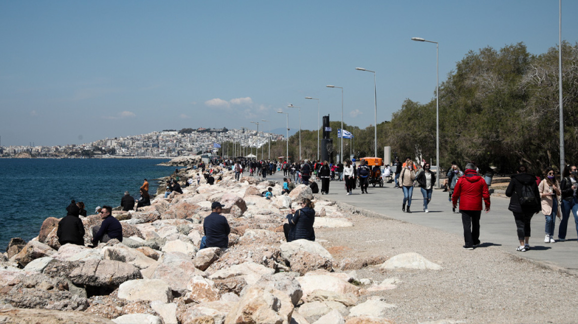 Lockdown: Πάσχα στο χωριό με self test θέλει η κυβέρνηση - Πότε αποφασίζουν οι επιστήμονες