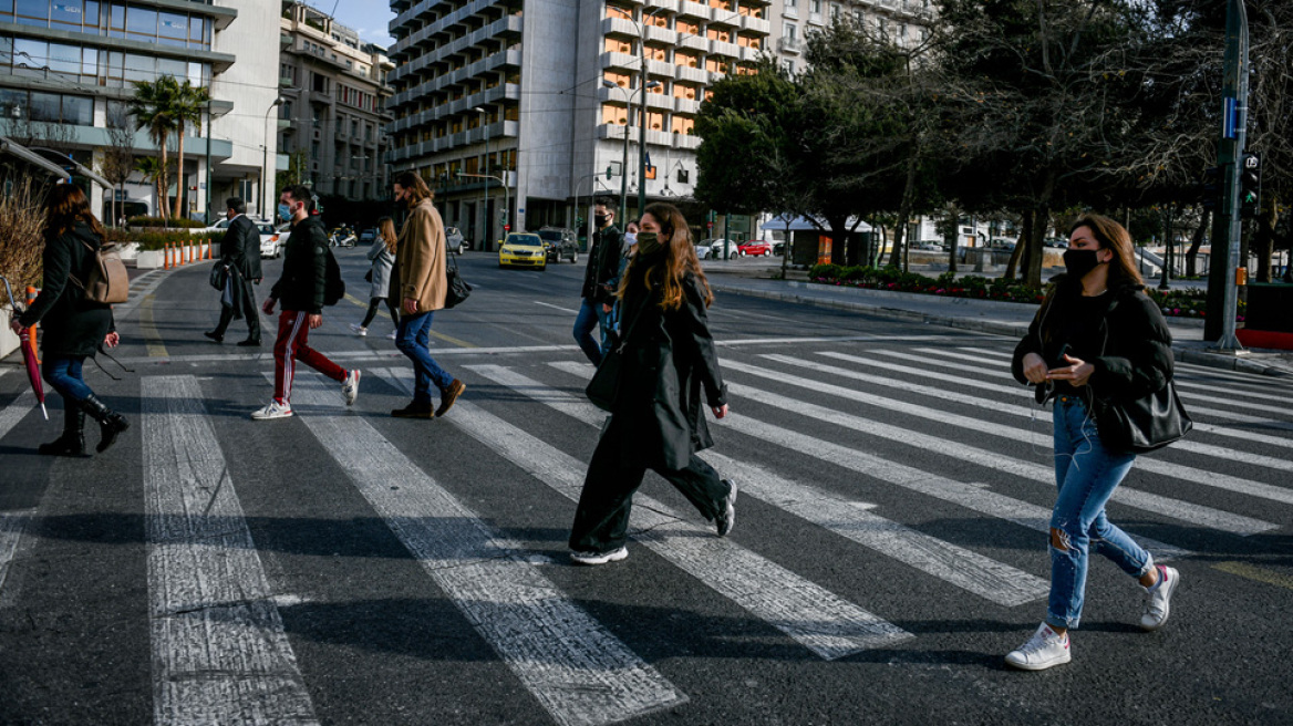 Κορωνοϊός: Ξανά στο «κόκκινο» η Αττική με 427 διασωληνωμένους και πάνω από 300 εισαγωγές κάθε μέρα στα νοσοκομεία