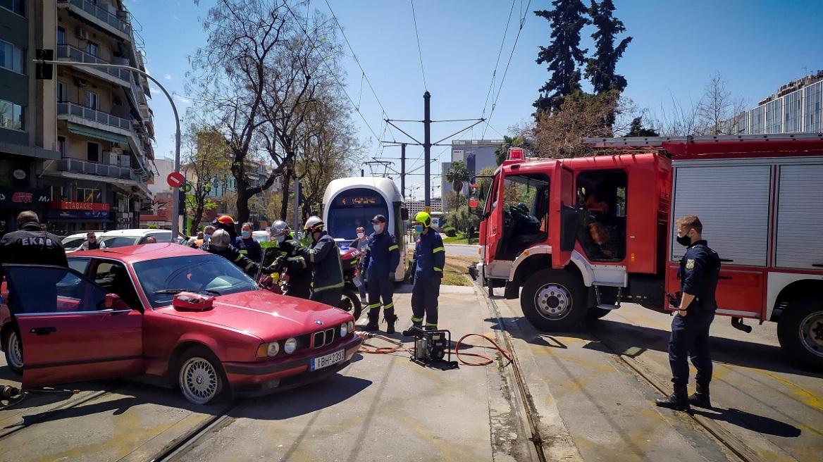 Τροχαίο στο Νέο Κόσμο: Σύγκρουση τραμ με ΙΧ