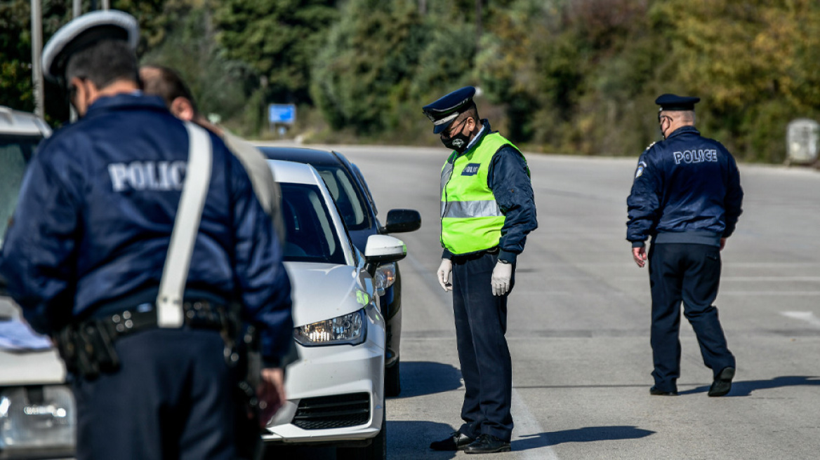 Lockdown: Δεκαήμερο αυστηρών ελέγχων για να αποτραπεί το «Πάσχα στο χωριό»