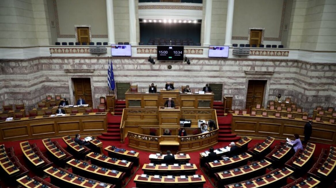 Ακαταδίωκτο: Αντισυνταγματική θεωρεί τη διάταξη ο ΣΥΡΙΖΑ και αξιώνει «ειδικά δικαστήρια» για τους λοιμωξιολόγους