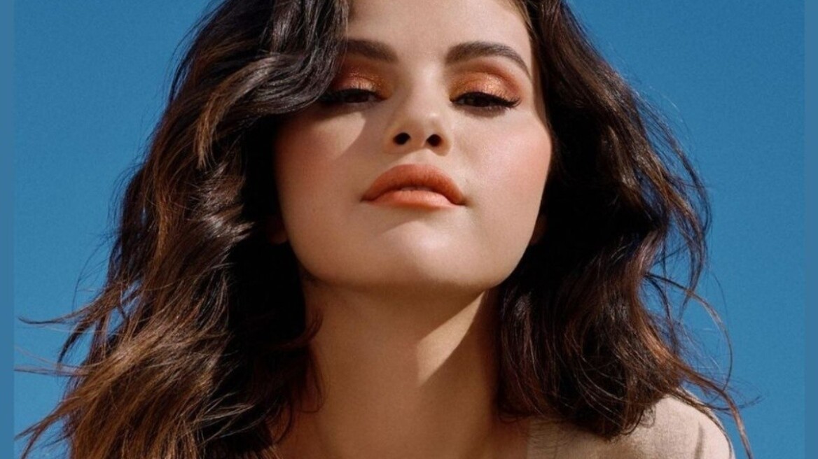 Η Selena Gomez έκανε το πιο φρέσκο μακιγιάζ της άνοιξης και έδειξε όλα τα βήματα