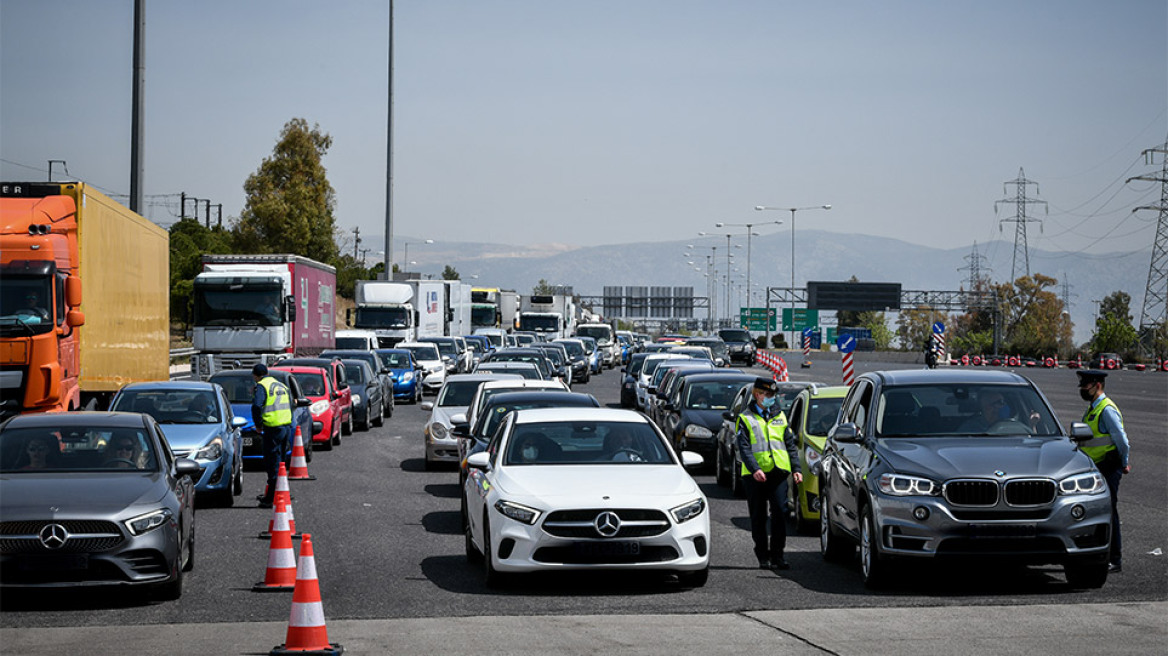 Lockdown: Έξοδος... από τα παλιά - Ουρές στα διόδια - 200 οδηγοί γύρισαν πίσω - Πότε επιτρέπονται οι διαδημοτικές μετακινήσεις